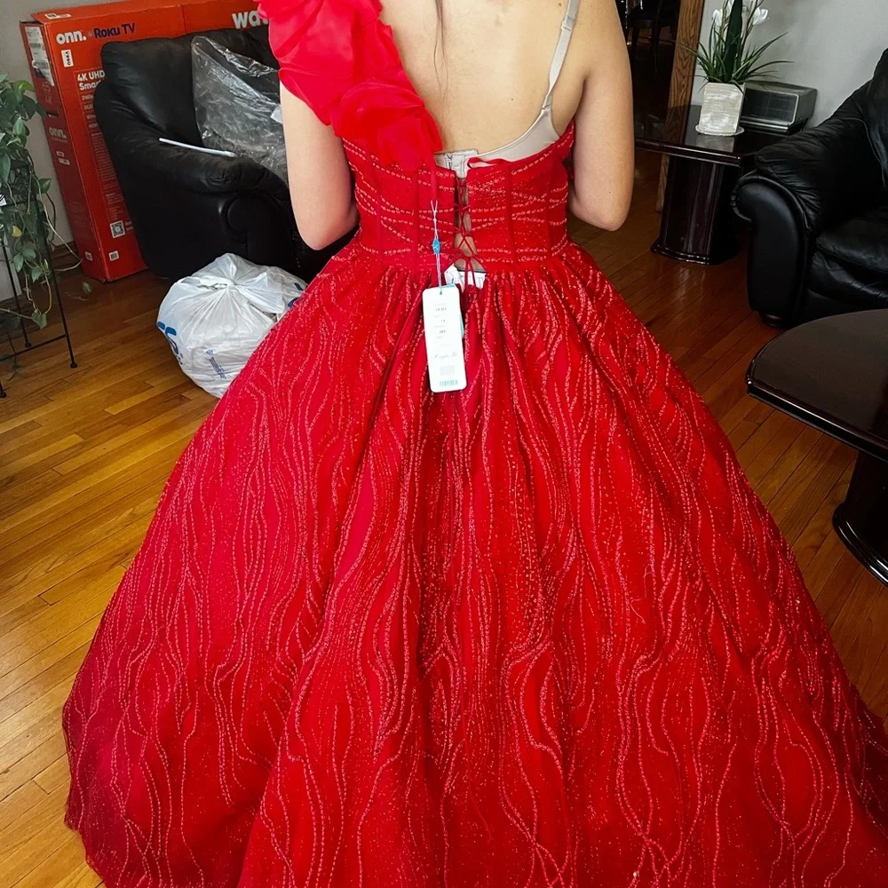 Red dress - Picture 5 of 8